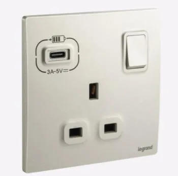 LEGRAND  CHAMP 1G 13A SP SWITCH SOCKET + USB C 