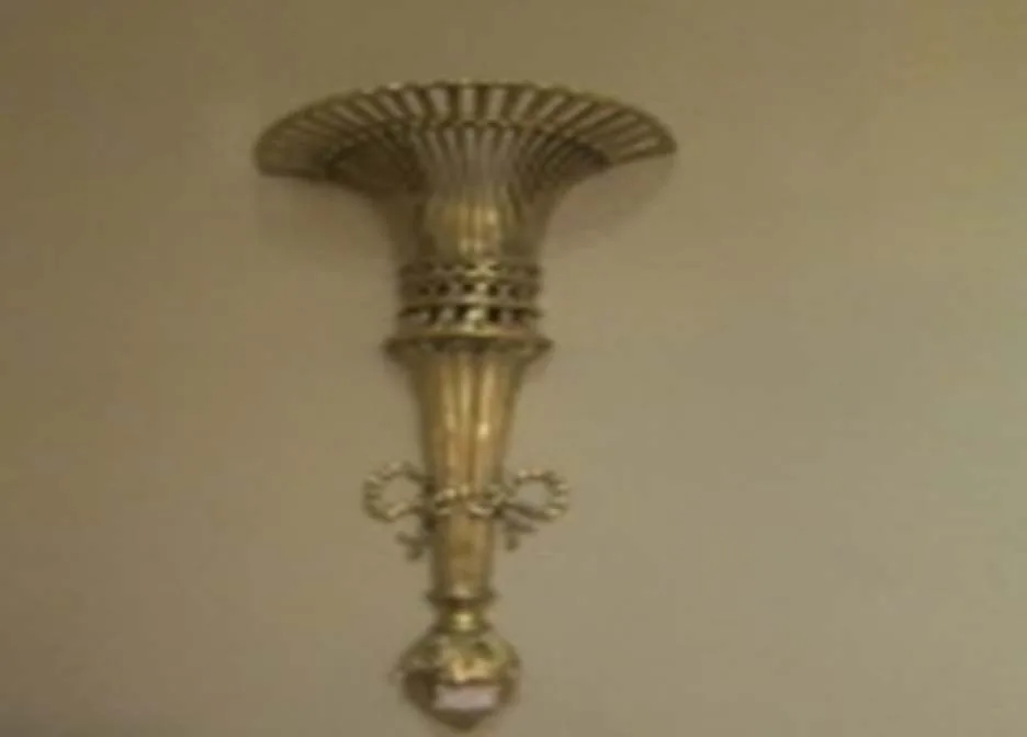 DESROCH DECORATIVE WALL LIGHT  ANTIQUE BRASS WALL LAMP