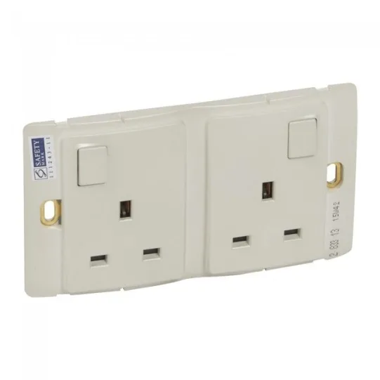 LEGRAND PEARL BS 13A 2G SP SWITCHED