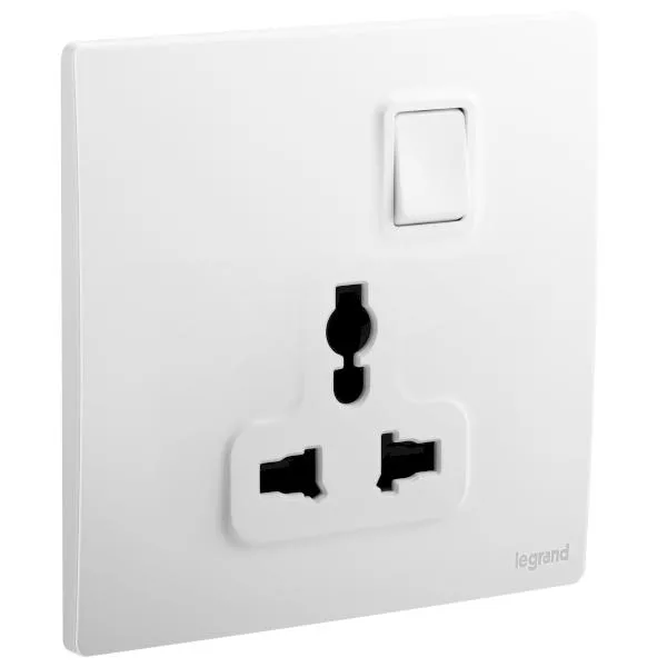 LEGRAND WHITE 1G MULTISTANDARD SWITCHED SOCKET