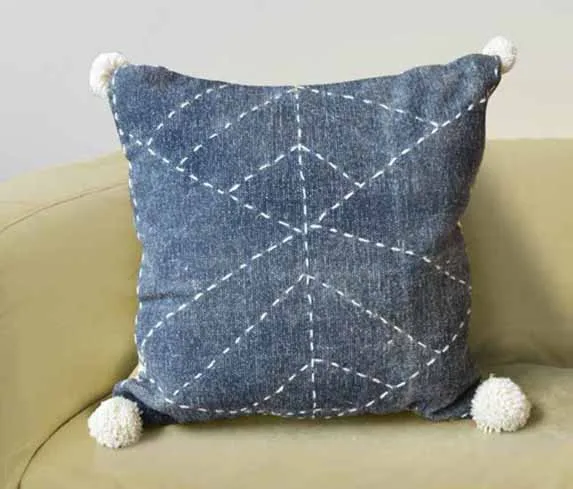 DESROCH DECORATIVE BED AND BATH CUSHION