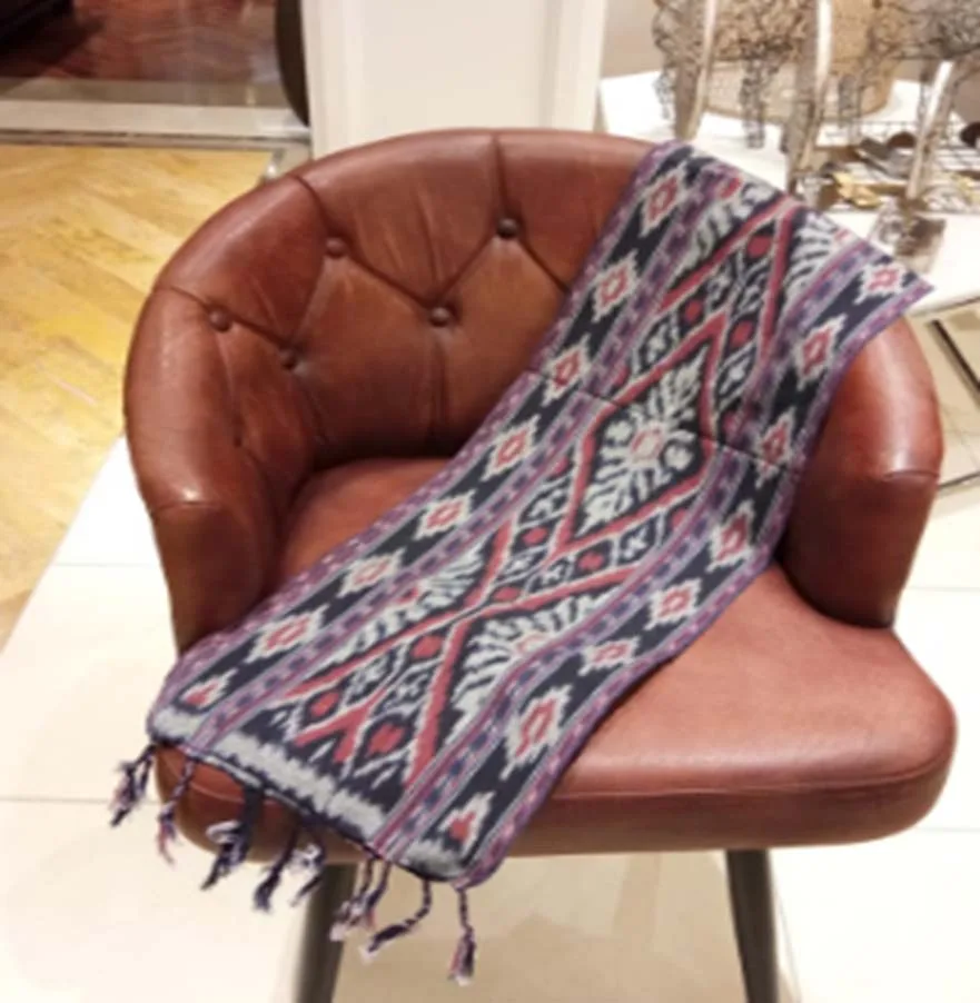 DESROCH MODERN DECORATIVE THROW