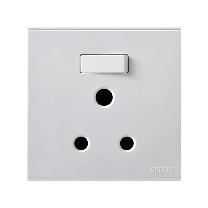 E6 15A BS SWITCHED SOCKET