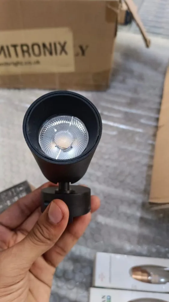 TM TRACK LIGHT 8W 6500K 220V AC BLACK 